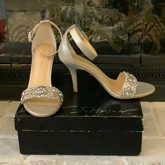 Formal Silver Heels - Picture 2 of 5